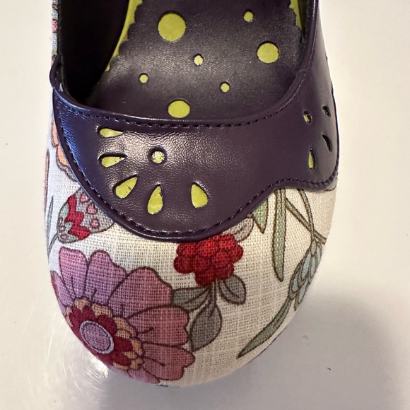 Driving Miss Daisy Pumps by Not Rated. Never worn.  Size 8.5 - Picture 7 of 12